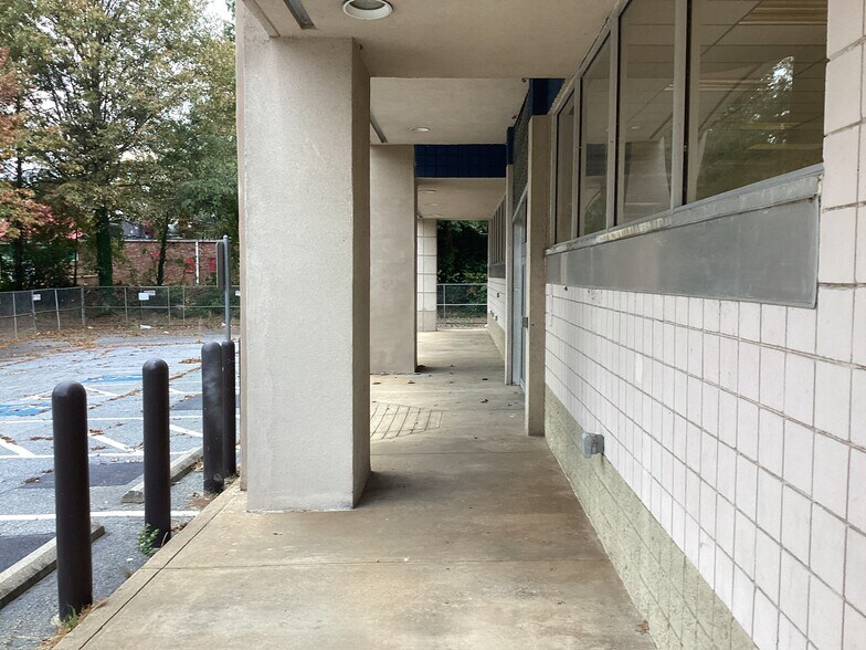 More Photos Of 3059 Washington Rd, East Point Freestanding For Sale