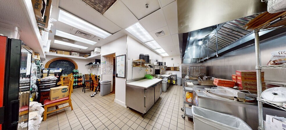 More Photos Of 300 Veterans Pky, Bolingbrook Restaurant For Sale