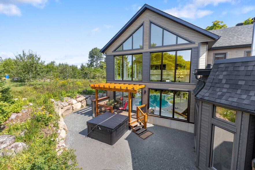 More Photos Of 57 Rue Allan, Brownsburg-chatham Apartments For Sale