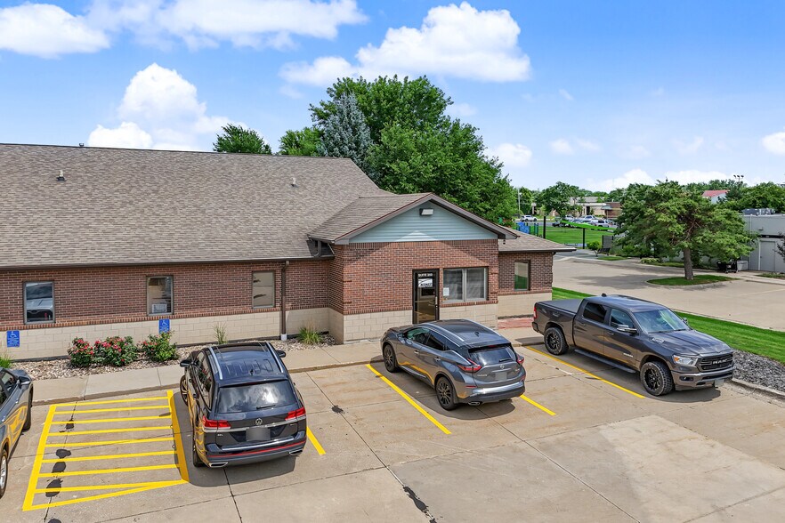 More Photos Of 5731 Greendale Rd, Johnston Medical For Lease