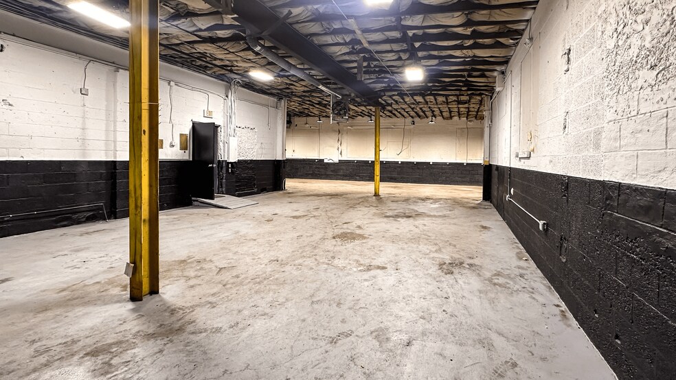 More Photos Of 2019 S Main St, Waterbury Freestanding For Lease