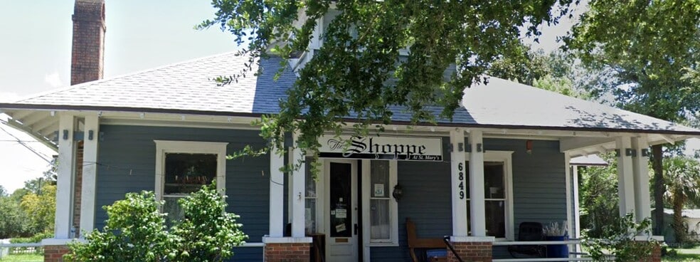 Primary Photo Of 6849 Oak St, Milton Freestanding For Lease