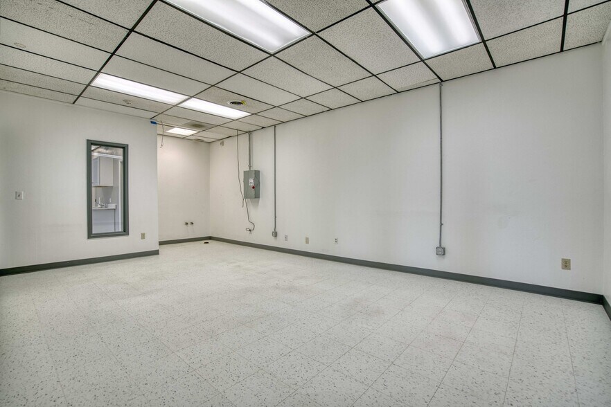 More Photos Of 1700 55th St, Boulder Industrial For Sale