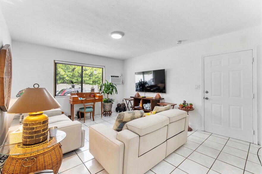 More Photos Of 550 SW 10th St, Miami Apartments For Sale