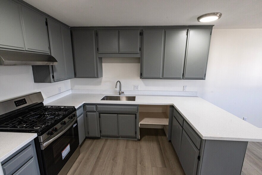 More Photos Of 6003 Craner Ave, North Hollywood Apartments For Sale
