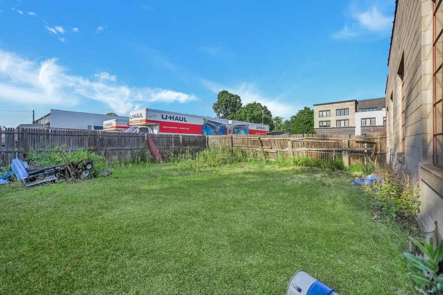 More Photos Of 655 N Washington St, Naperville Service For Sale
