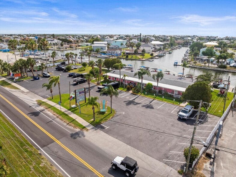 More Photos Of 4291 Shoal Line Blvd, Spring Hill Hotel For Sale