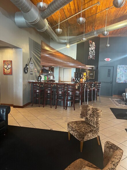 More Photos Of 420 E State St, Rockford Storefront Retail Office For Lease