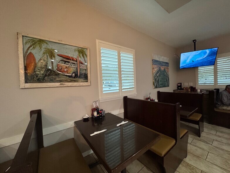 More Photos Of 165 N Yonge St, Ormond Beach Freestanding For Sale