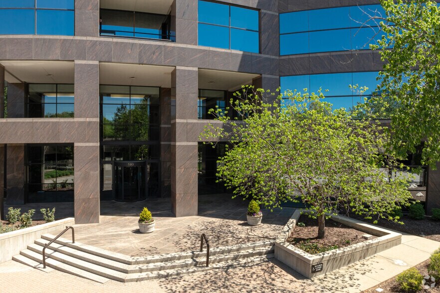 More Photos Of 540 Maryville Centre Dr, Saint Louis Office For Lease