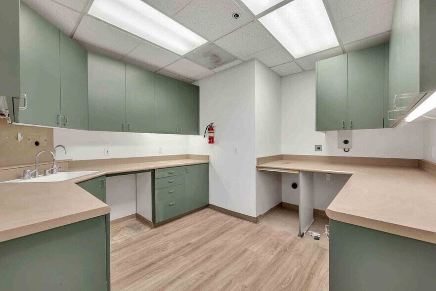 More Photos Of 1755 Erringer St, Simi Valley Medical For Lease