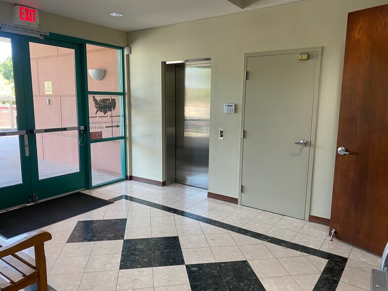 More Photos Of 2650 Lake Sahara Dr, Las Vegas Medical For Lease