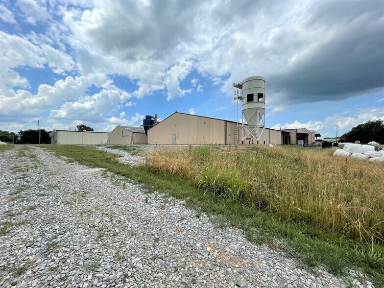 More Photos Of 134 Roger Thomas Rd, Cadiz Warehouse For Sale