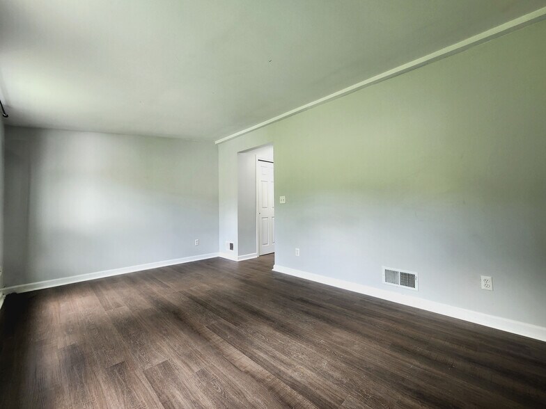 More Photos Of 3582-3586 NY-32, Saugerties Apartments For Sale