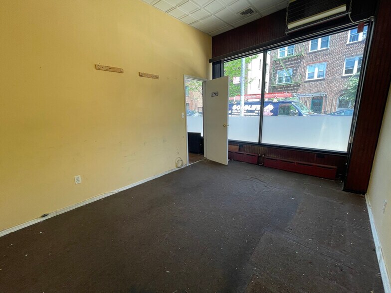 More Photos Of 4716 44th St, Woodside Storefront Retail Office For Lease