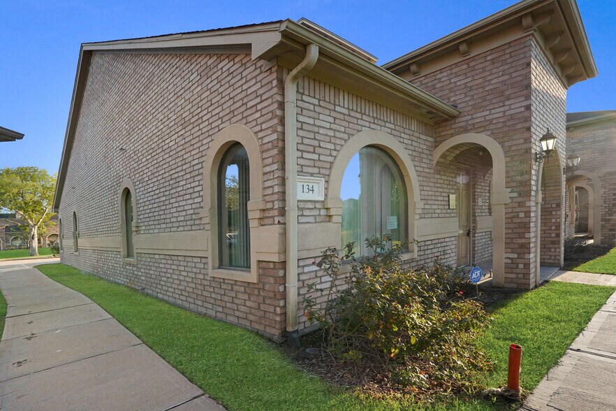 More Photos Of 134 Eldridge Rd, Sugar Land Office Residential For Lease