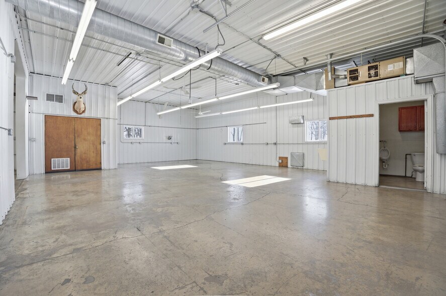 More Photos Of 15652 200th St, Hutchinson Flex For Lease