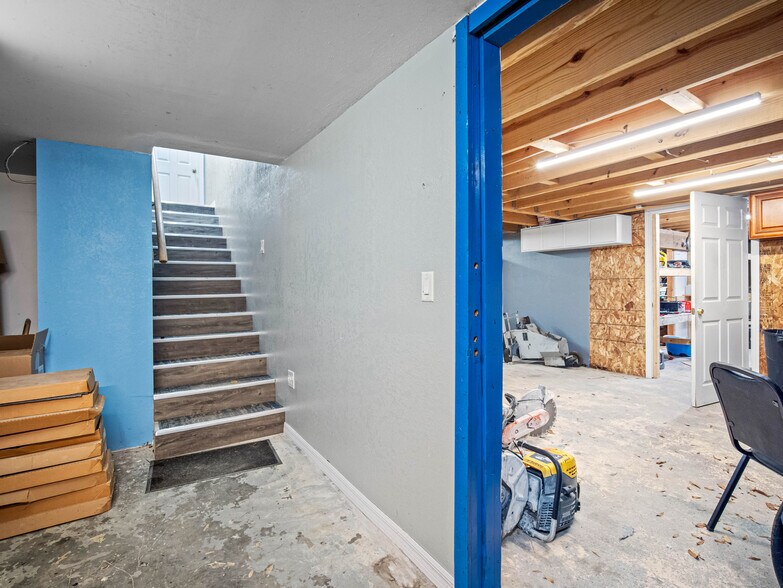 More Photos Of 16299 Cortez Blvd, Brooksville Service For Sale