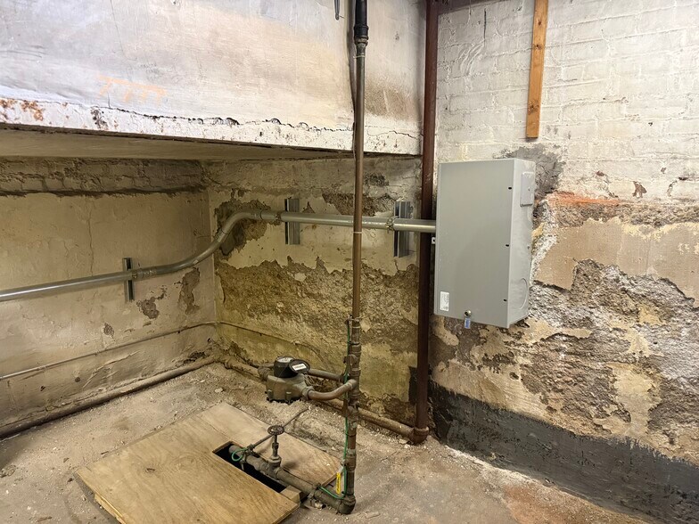 More Photos Of 8161 Woodhaven Blvd, Glendale Apartments For Sale