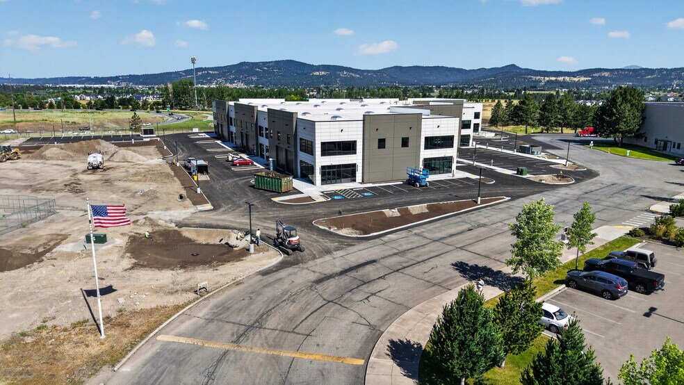 More Photos Of 22421 E Appleway Ave, Liberty Lake Showroom For Lease