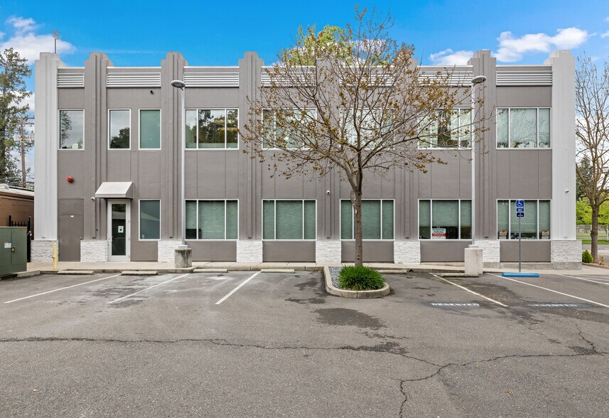 More Photos Of 2725 Riverside Blvd, Sacramento Coworking Space