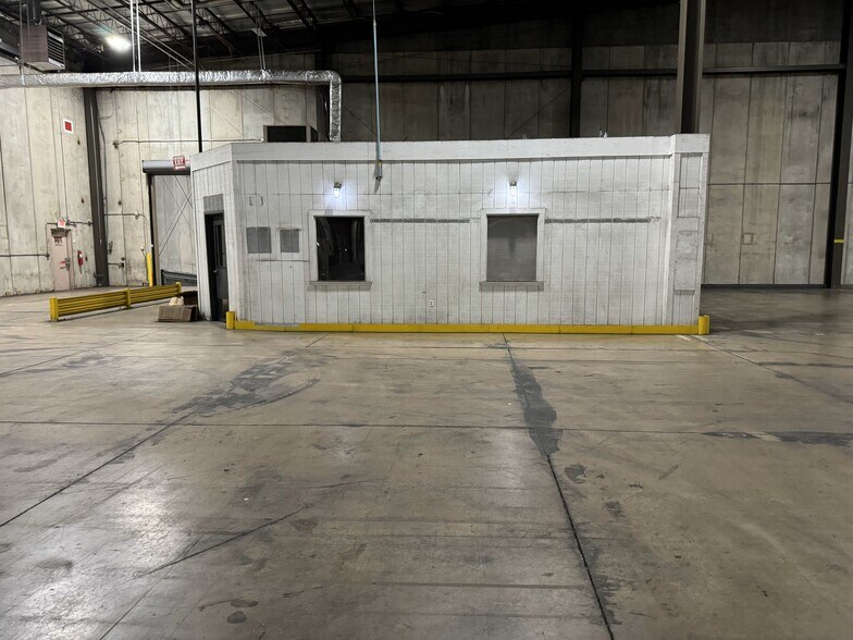 More Photos Of 2294 Molly Pitcher Hwy, Chambersburg Distribution For Lease