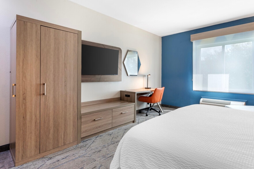 More Photos Of 2965 E Main St, Alice Hotel For Sale