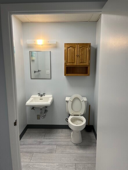 More Photos Of 7960-7990 Old Georgetown Rd, Bethesda Medical For Sale