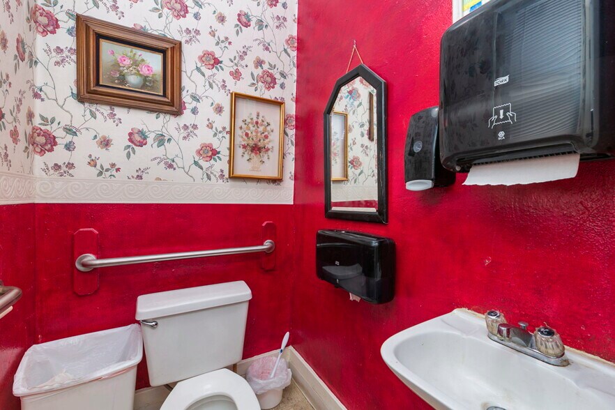 More Photos Of 3728 Cleveland Ave, Wellington Restaurant For Sale