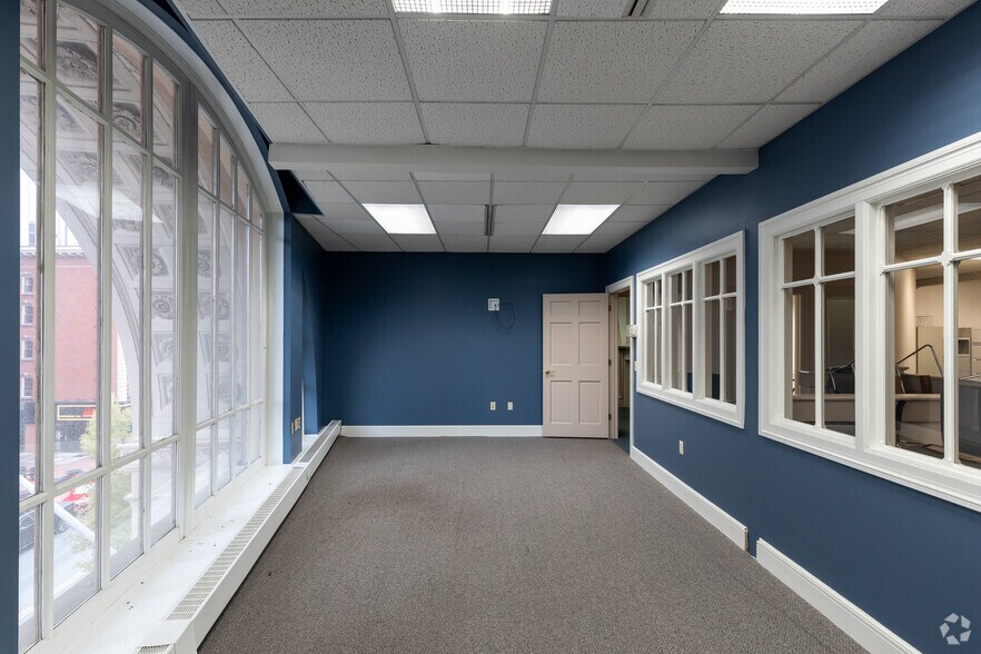 More Photos Of 1351 Main St, Springfield Office For Lease