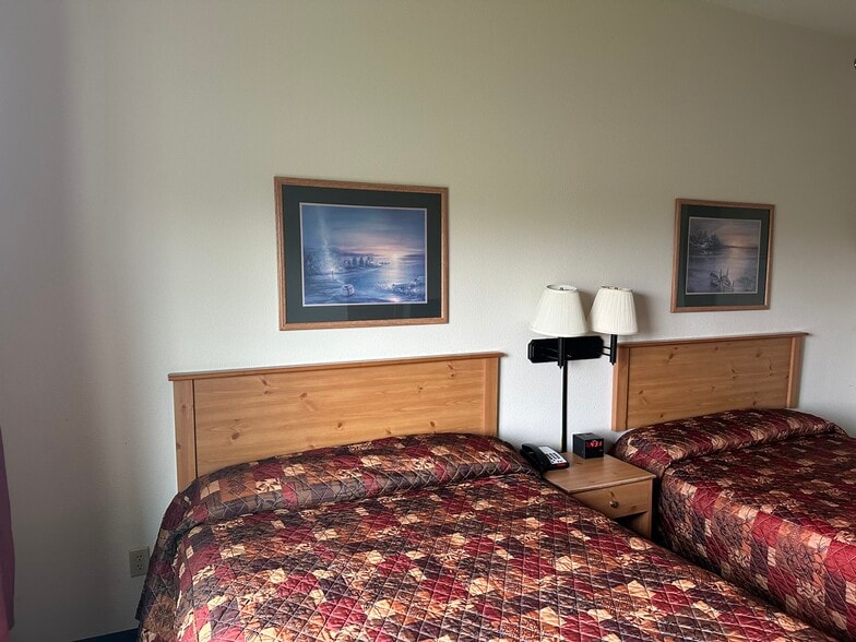 More Photos Of 201 4th Ave NW, Deer River Hotel For Sale