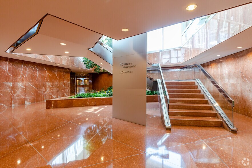 More Photos Of 8770 W Bryn Mawr Ave, Chicago Office For Lease