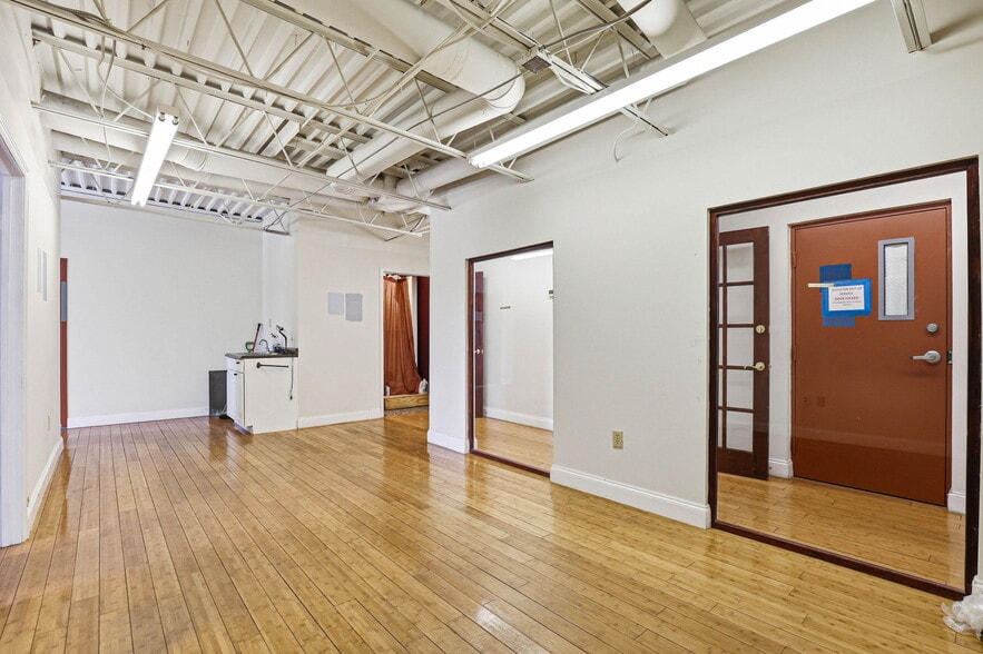 More Photos Of 6102 S Macdill Ave, Tampa Storefront For Lease