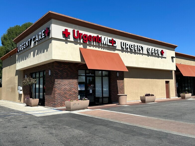 More Photos Of 22950 Vanowen St, West Hills Storefront For Lease