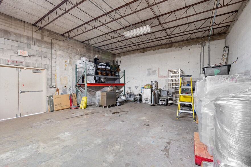More Photos Of 802 NW 57th Ct, Fort Lauderdale Warehouse For Lease