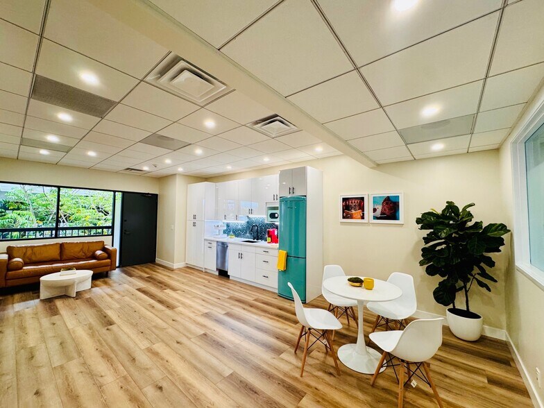 More Photos Of 11965 Venice Blvd, Los Angeles Loft Creative Space For Lease