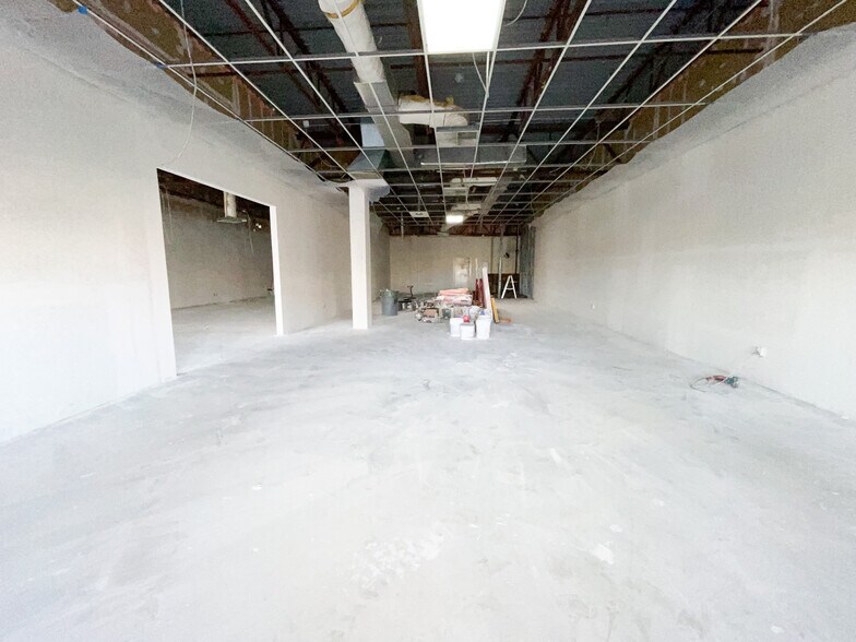 More Photos Of 6524- Slide Rd, Lubbock Unknown For Lease