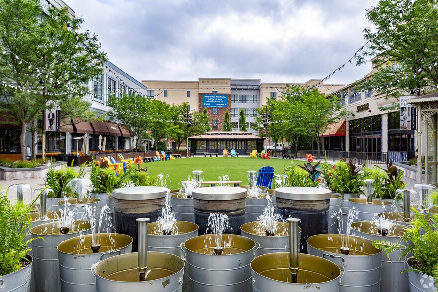 More Photos Of 11635 Ash St, Leawood Coworking Space