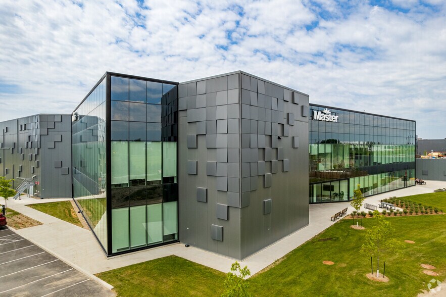 Primary Photo Of 1601 Rue René-Descartes, Saint-bruno Warehouse For Lease