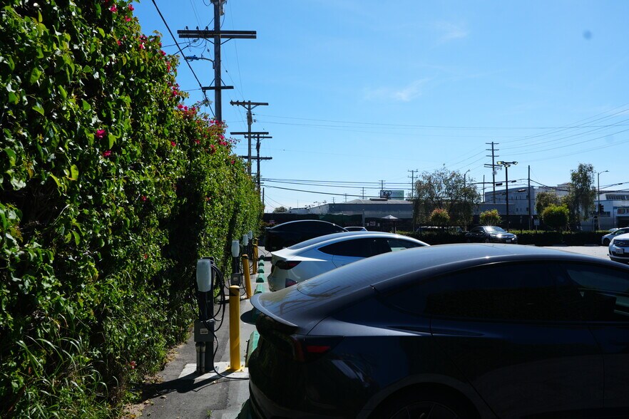 More Photos Of 4112 S Main St, Los Angeles Office For Sale