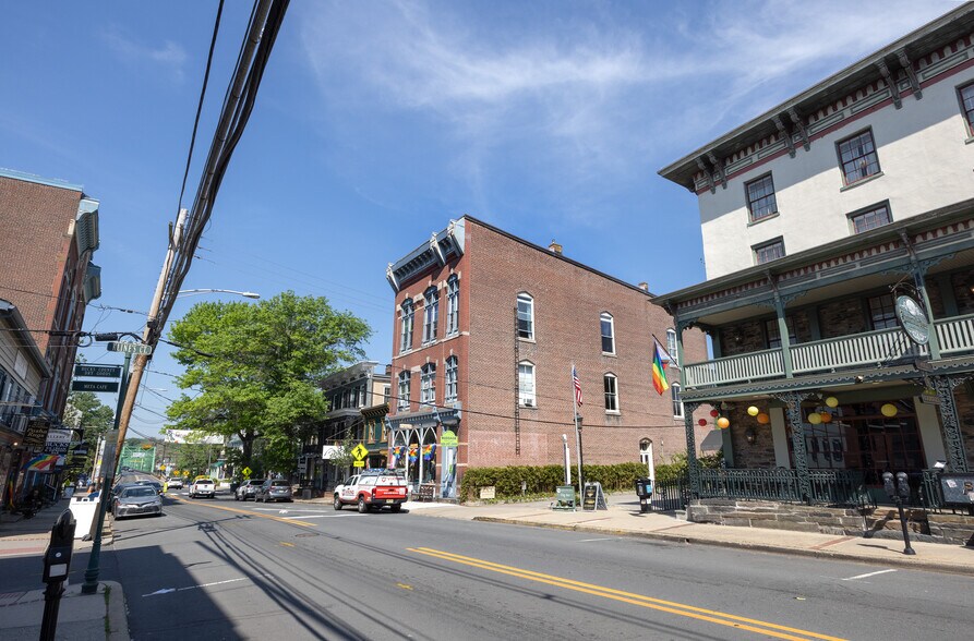 More Photos Of 32 Bridge St, Lambertville Hotel For Lease