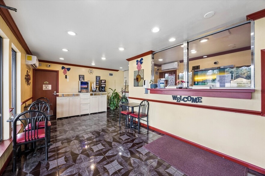 More Photos Of 15101 S Interstate 35, Buda Hotel For Sale
