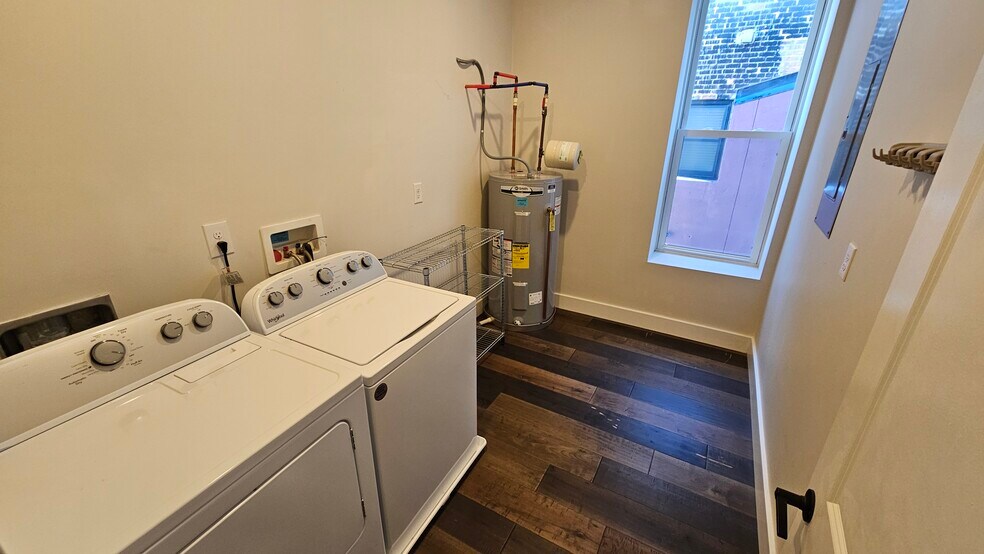 More Photos Of 22 S Main St, Miamisburg General Retail For Sale