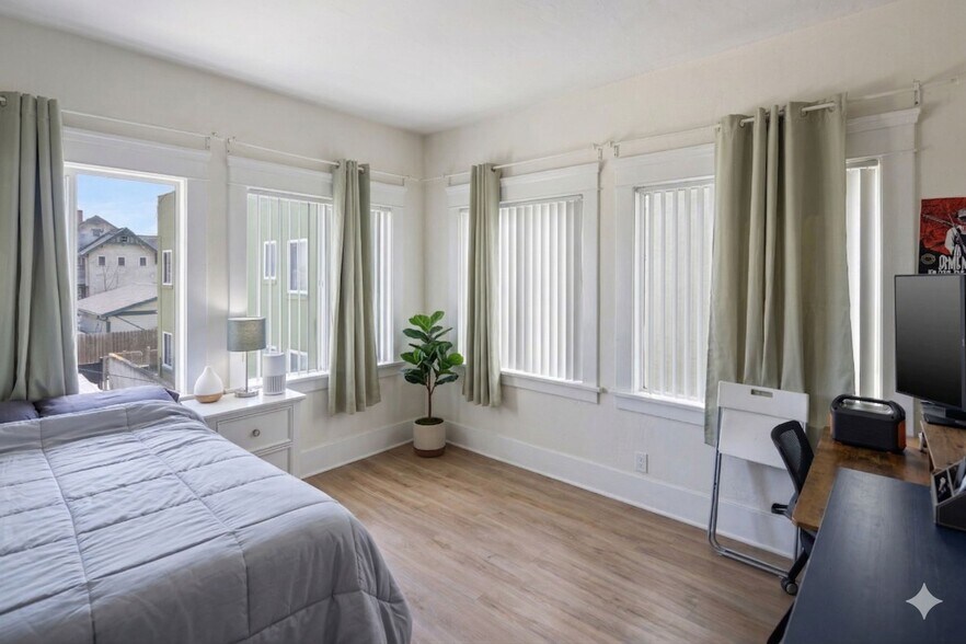 More Photos Of 2822 S La Salle Ave, Los Angeles Apartments For Sale