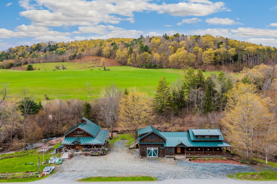 More Photos Of 49 Vermont 12, Pomfret General Retail For Sale