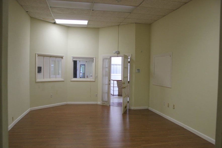 More Photos Of 13-25 Main St, Franklin Restaurant For Lease