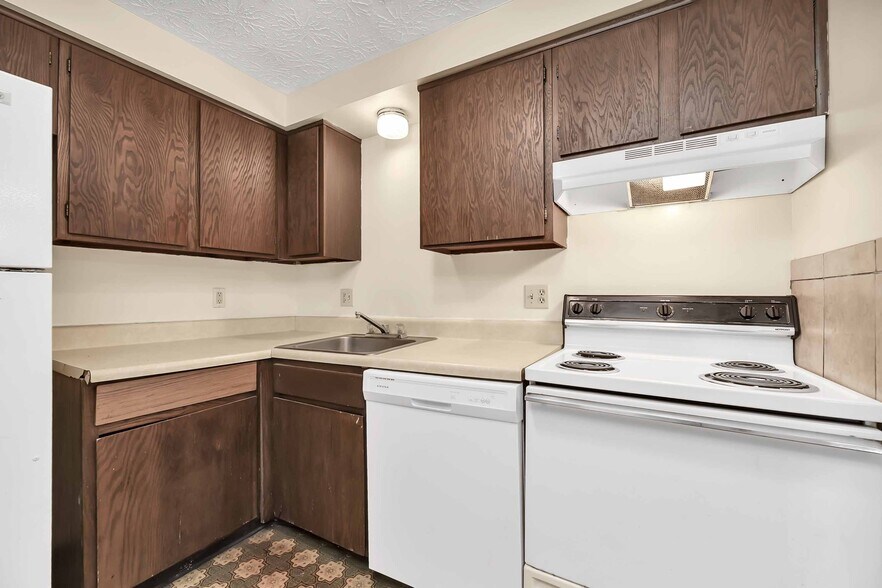 More Photos Of 2612 Pioneer Trl, Sandusky Apartments For Sale