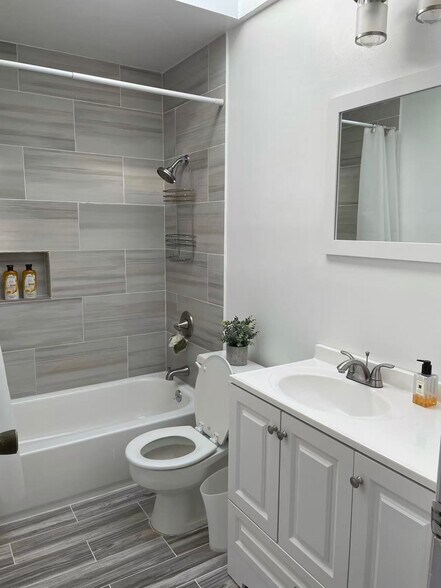 More Photos Of 135 N Willard St, San Francisco Apartments For Sale