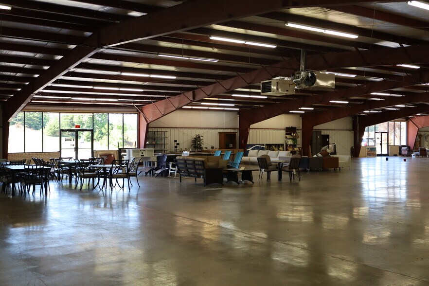 More Photos Of 5766 W US Highway 421, Wilkesboro Warehouse For Lease