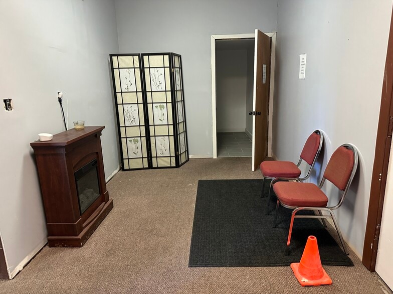 More Photos Of 616 Washington St, Waukegan Specialty For Sale